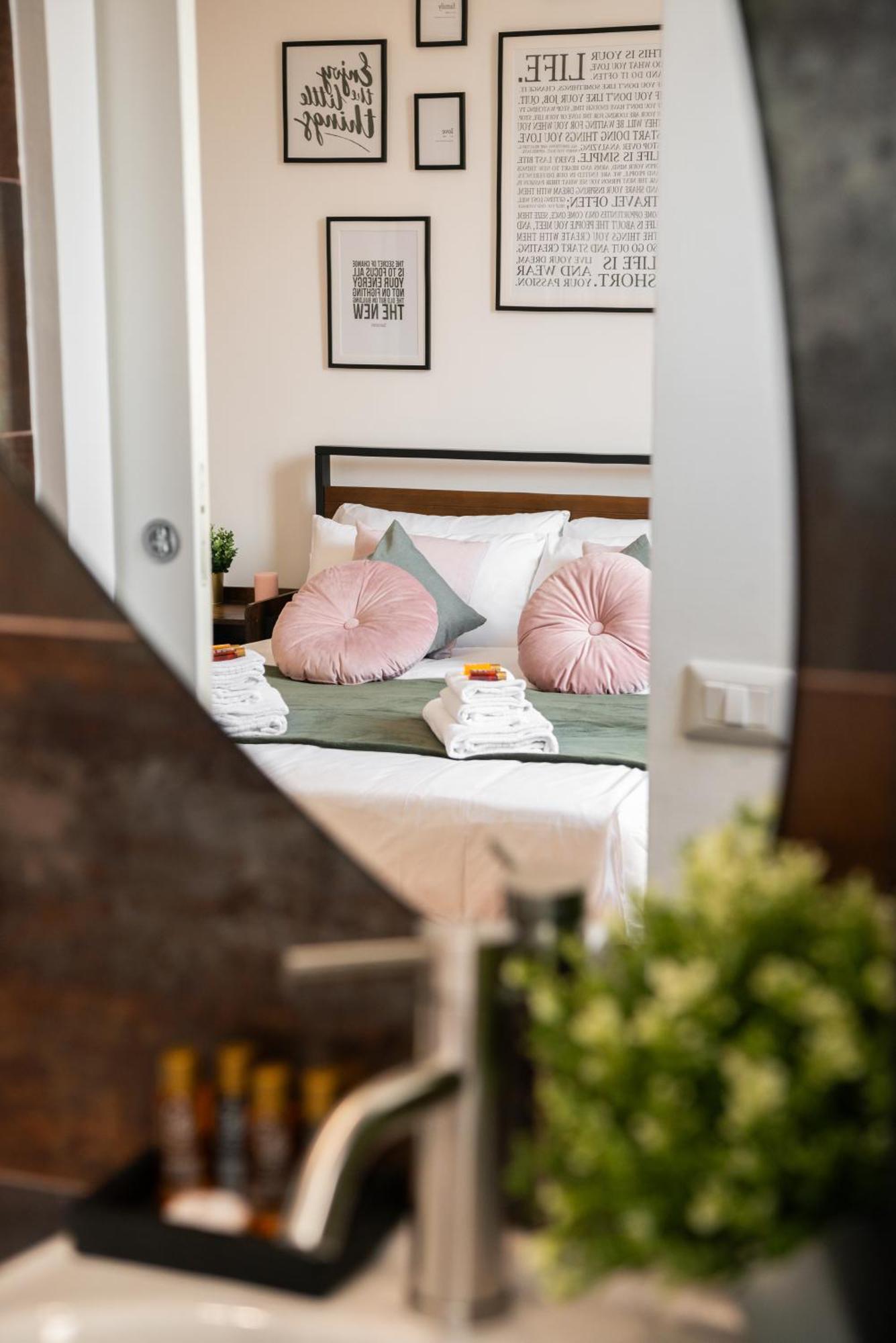 Piacentino Homes San Giovanni Apartment Рим Экстерьер фото